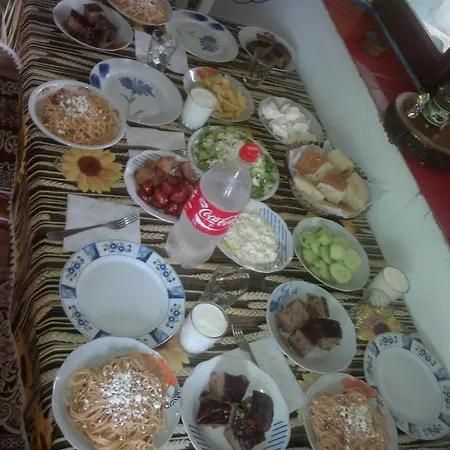Shtepia E Liqenit Country house *