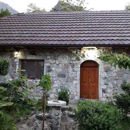 Country house Shtepia E Liqenit *